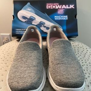 Skechers Go Walk 5 Women’s Shoes Gray Size 9.5